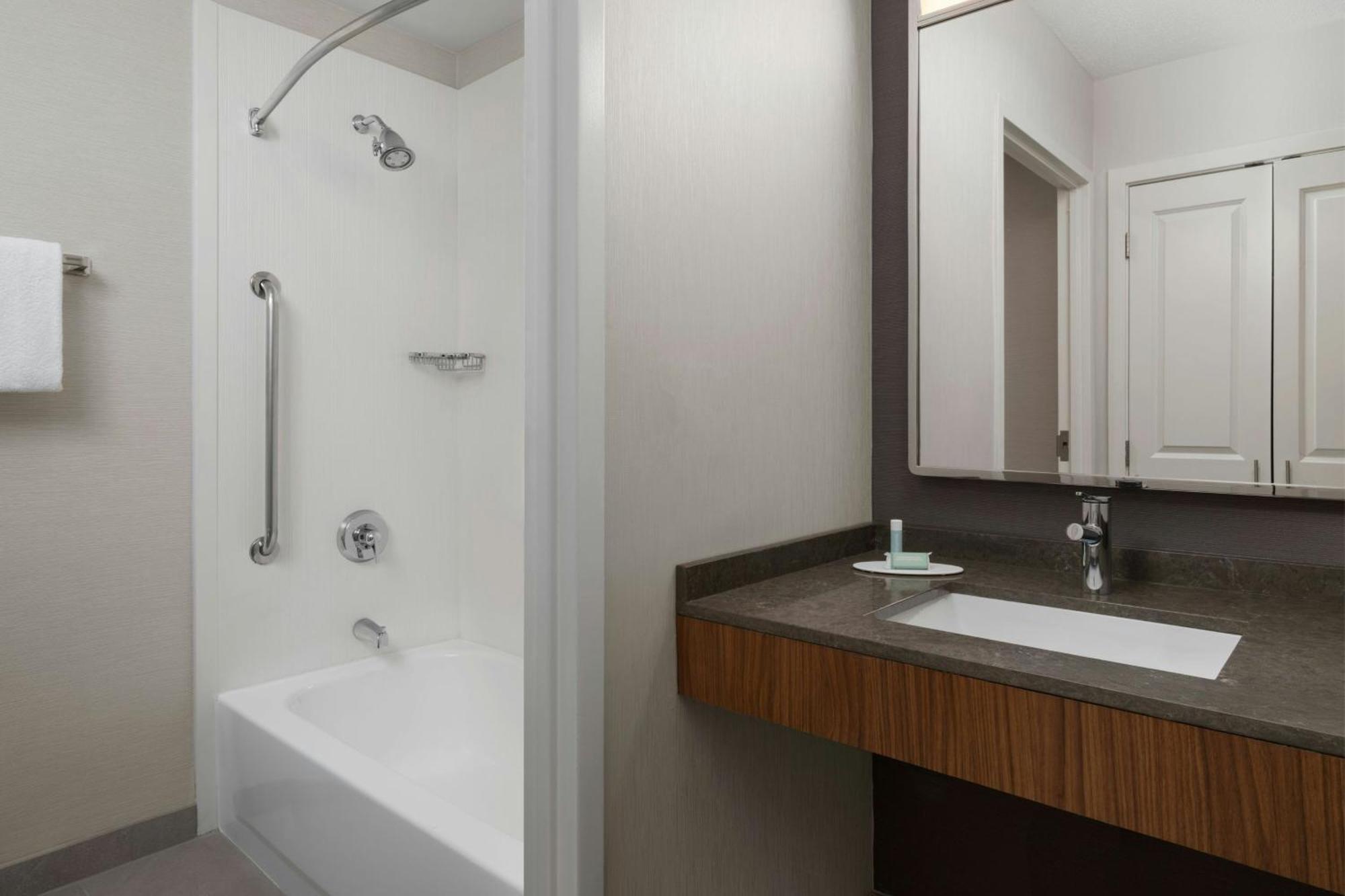 Courtyard Charlotte City Center Ngoại thất bức ảnh